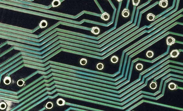 激光切割??15?m的pcb電路板鉆孔應用